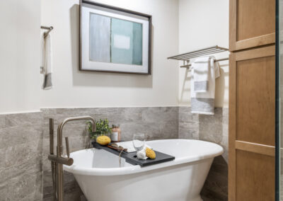 Real estate photography of bathtub